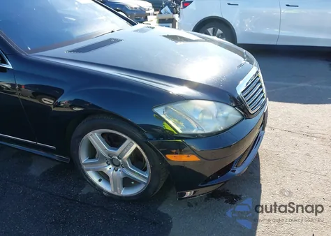 2009 Mercedes-Benz S 550 z USA, uszkodzony, nr VIN WDDNG71X39A263554